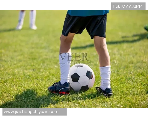 足球明星女运动员穿着时尚足球袜的精彩瞬间展示 足球明星女运动员穿着时尚足球袜的精彩瞬间展示