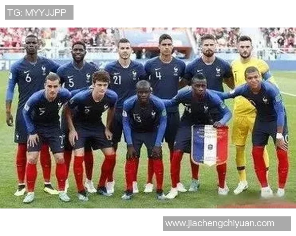 足球明星合影素描图展现球场传奇与青春记忆的艺术魅力 足球明星合影素描图展现球场传奇与青春记忆的艺术魅力